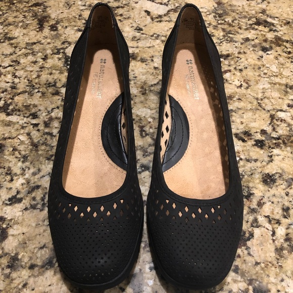 Womens Brina Laser Cut Wedge Pump - Picture 2 of 8